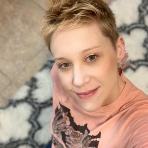 Meet your Posher, Alicia